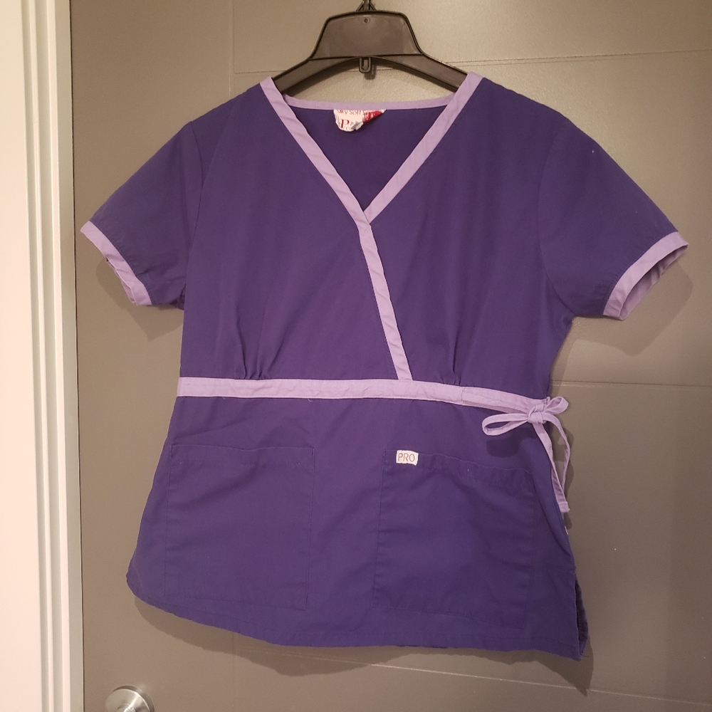 Medium Scrub Top!!